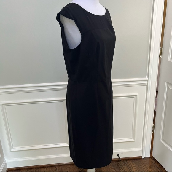 Banana Republic Wool/Silk Classic Shift Dress Size 10 - Picture 3 of 9